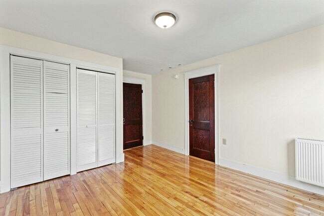 Building Photo - 37 Arlington St