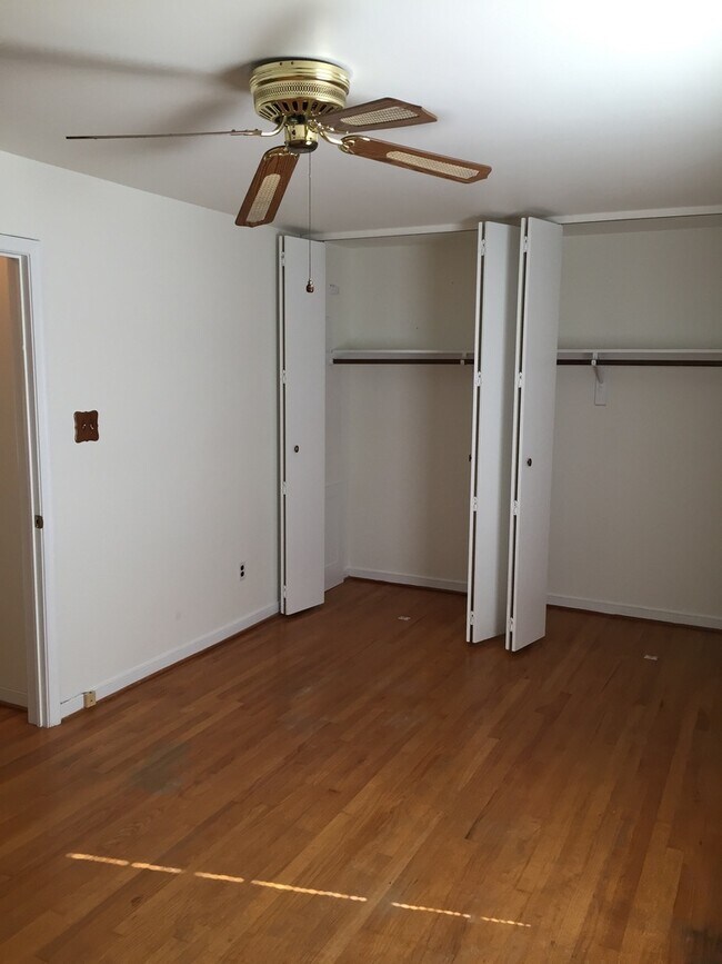 Building Photo - Spacious 2bd/1.5bth Condo Located in Laurel Square!!