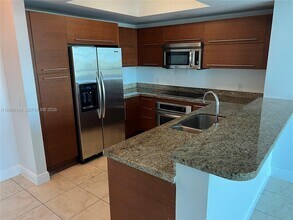 Building Photo - 2641 N Flamingo Rd