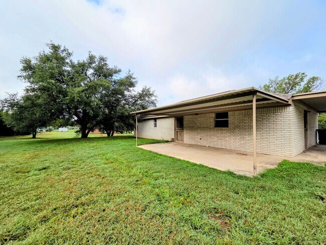 Building Photo - NEW IN MANAGEMENT - AVAILABLE NOW!