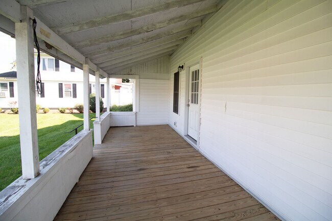 Building Photo - 119 Hicks Ave