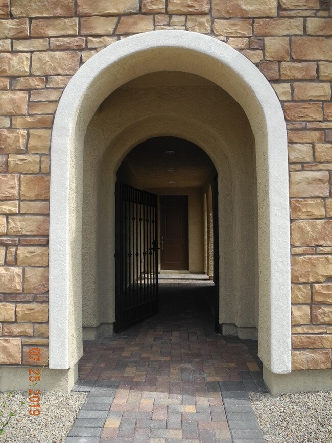 Building Photo - 1051 Whitworth Ave