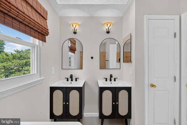 Building Photo - 2377 Tawny Dr