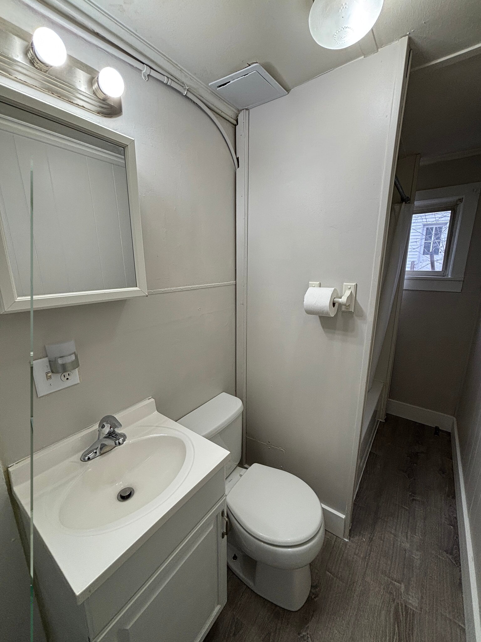 Building Photo - 18 Seminary Ave