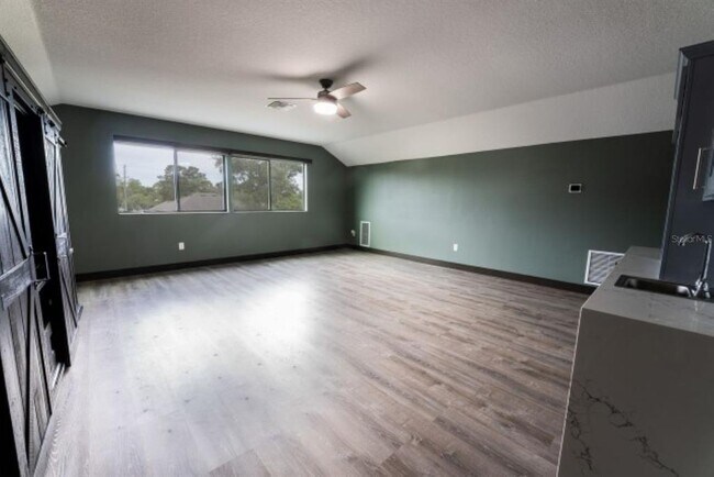Building Photo - 913 Buckhurst Dr