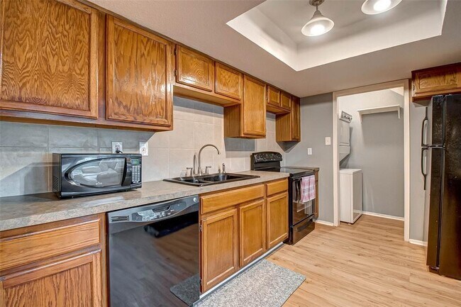 Building Photo - 14777 Wunderlich Dr
