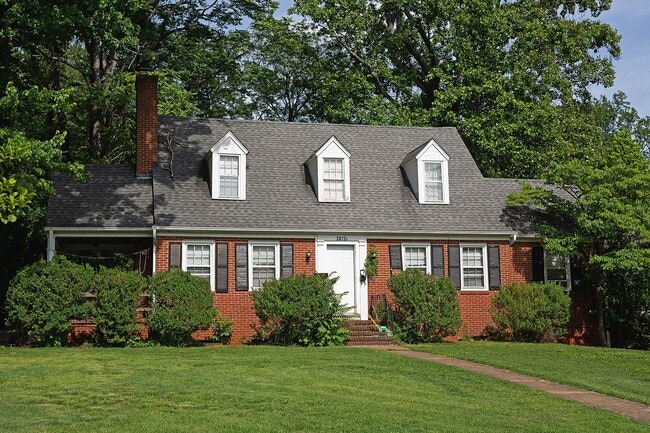 Primary Photo - Spacious Fry's Spring Home