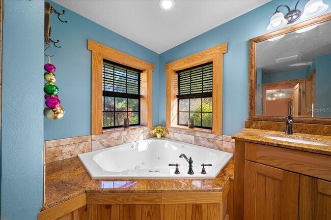 Building Photo - 3135 NE 49th St