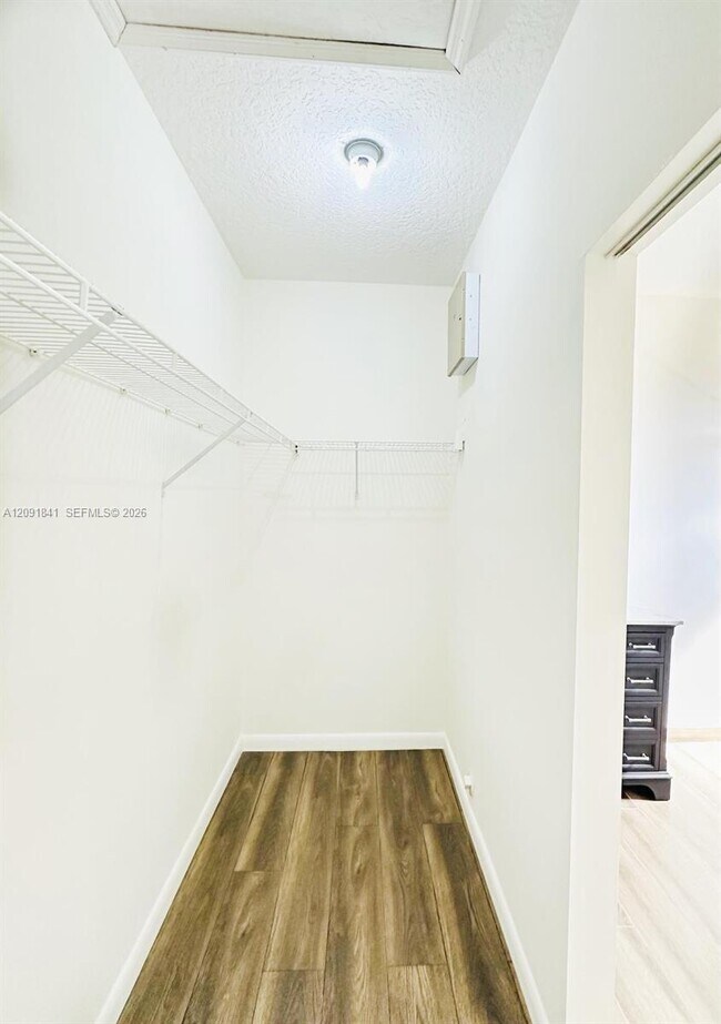 Building Photo - 202 Riverwalk Cir