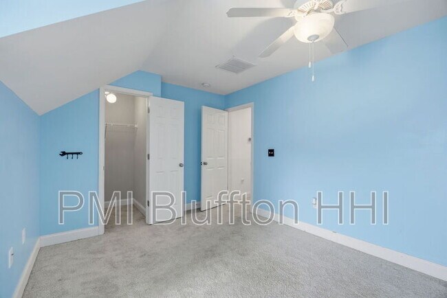 Building Photo - 355 Dante Cir