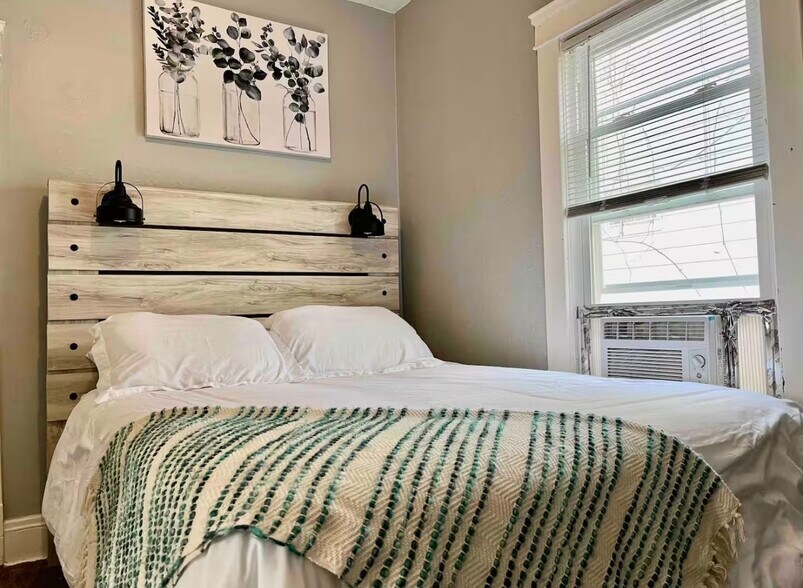 Building Photo - 10702 Lamontier Ave