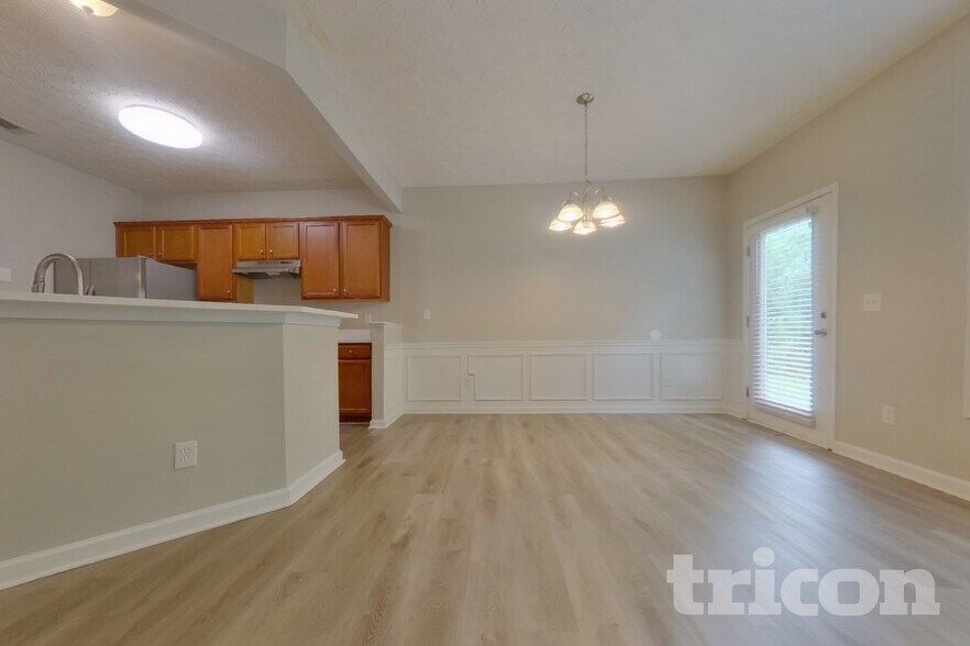 Building Photo - 8129 Brookbend Dr