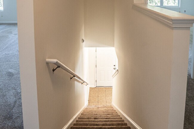 Building Photo - Four Bedroom in Shadow Moss