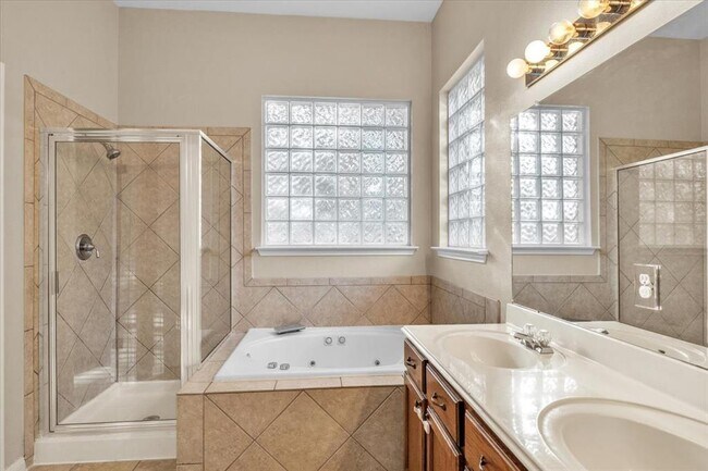 Building Photo - 5009 Hibiscus Valley Dr