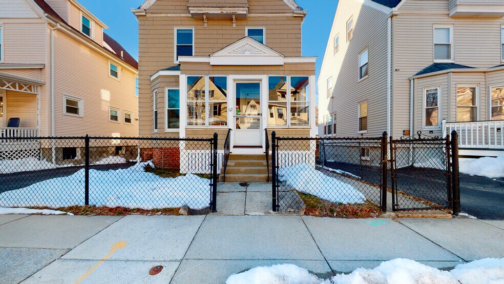 Building Photo - 62 Saunders St