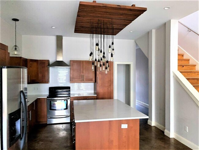 Building Photo - 1811 S Ervay St