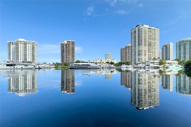 Building Photo - 19901 E Country Club Dr