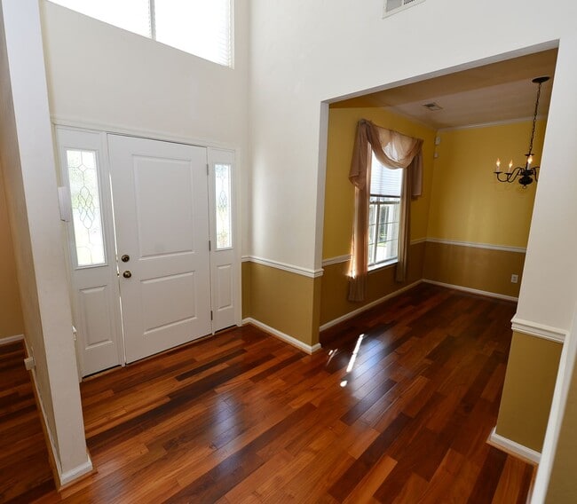 Building Photo - Lakefront home in Grassfield School District