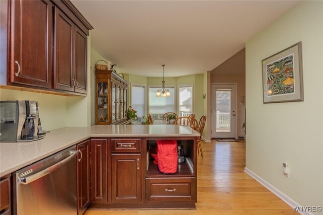 Building Photo - 105 Pine St