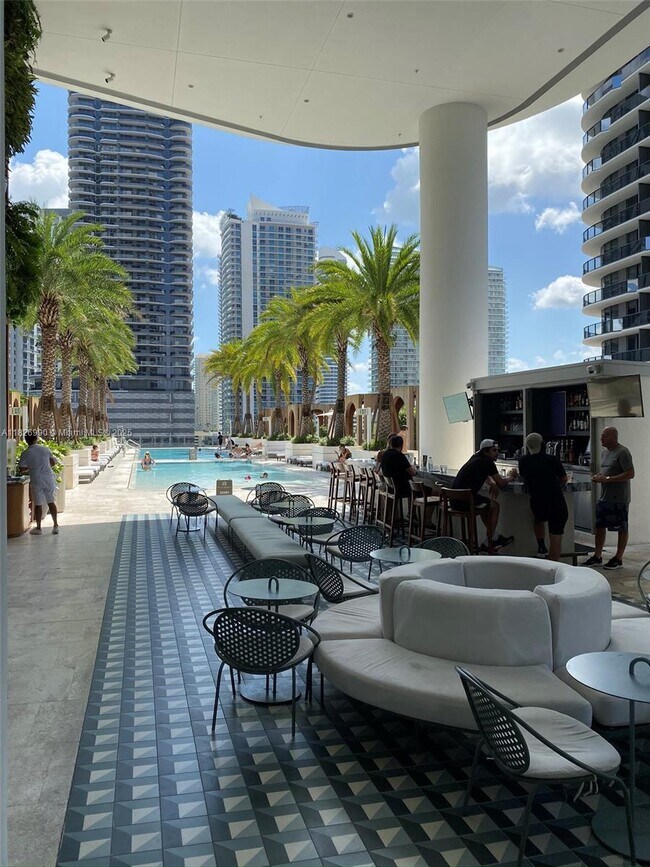 Building Photo - 801 S Miami Ave