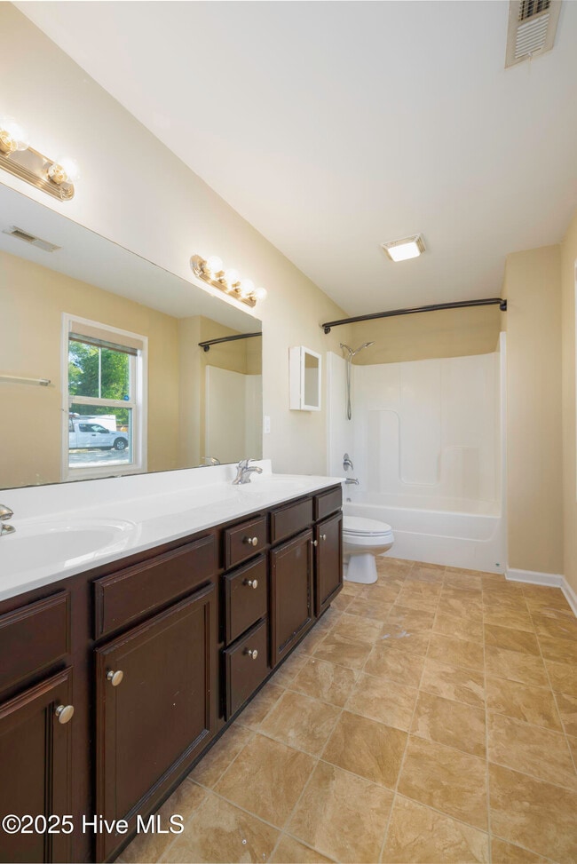 Building Photo - 209 Oak Grove Cir