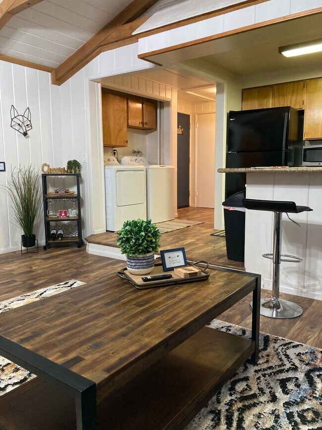 Living Room - 1097 Club View Dr