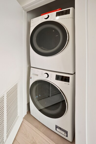 Building Photo - 300 N Union Ave