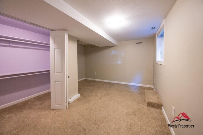 Building Photo - 7548 SW 35th Ave