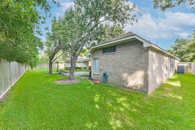 Building Photo - 14610 Farrawood Dr