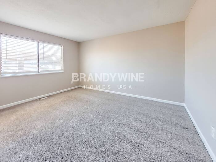 Building Photo - 605 Woods Crossing Ln