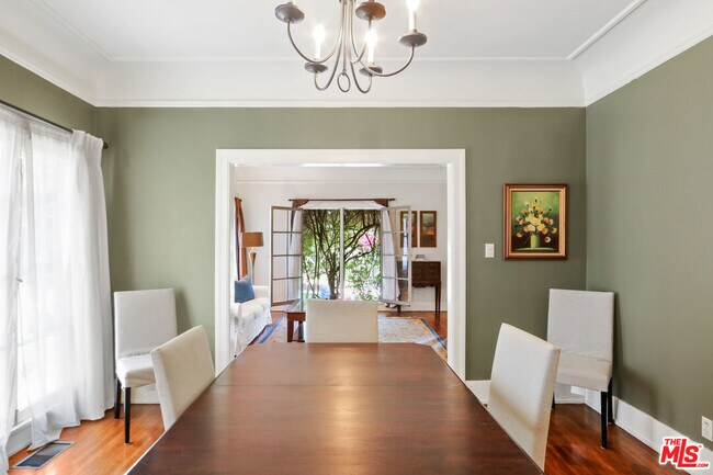 Building Photo - 619 N Plymouth Blvd