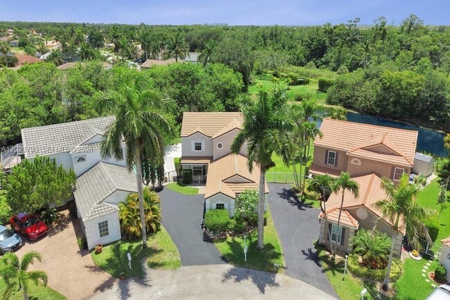 Building Photo - 21461 Sawmill Ct