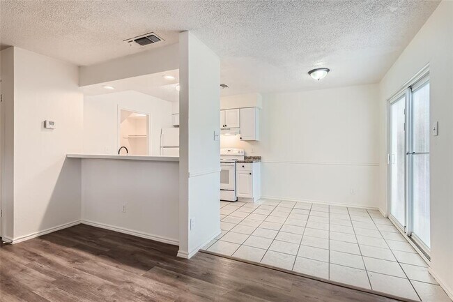 Building Photo - 5616 Emerald Forest Dr