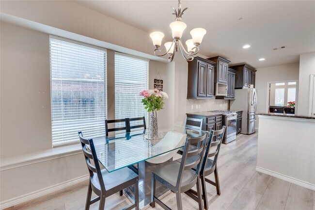 Building Photo - 25806 Palmdale Estate Dr