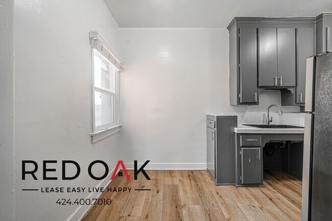Building Photo - 454 S Catalina St