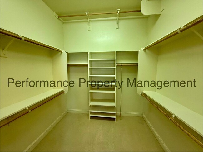 Building Photo - 12520 Crown Crest Dr