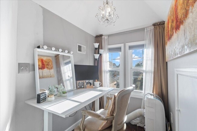 Building Photo - 252 Grace Ave