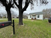 Building Photo - 1131 W Munson St