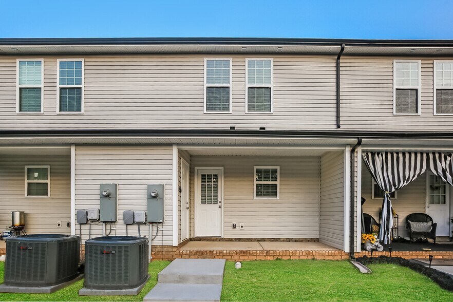 Building Photo - 132 Rowan St