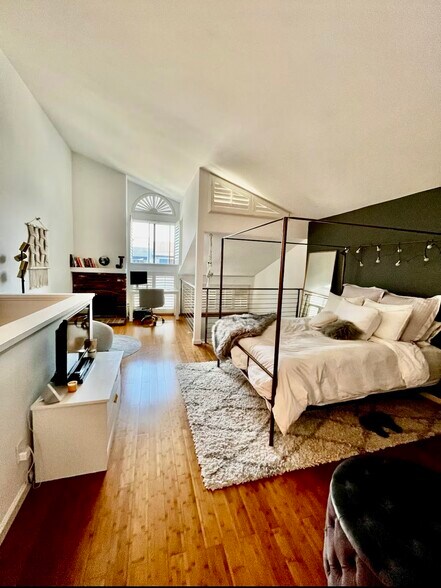 Zen Bedroom in Loft - 10926 Bluffside Dr