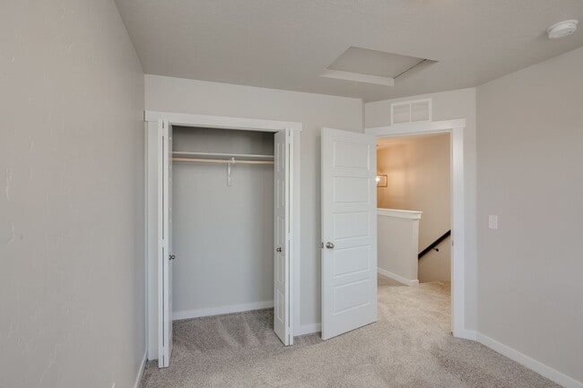 Building Photo - Beautiful, Modern 2 Bedroom Cottage Available!