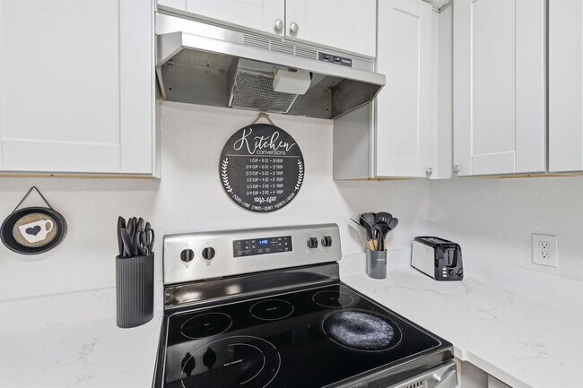 Building Photo - 2162 E Arkansas Ln