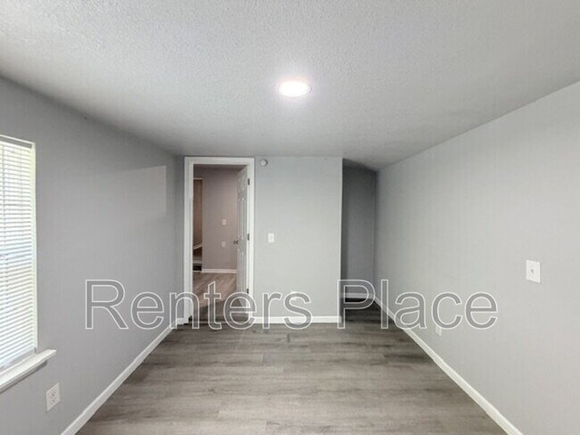 Building Photo - 517 S 40th W Ave