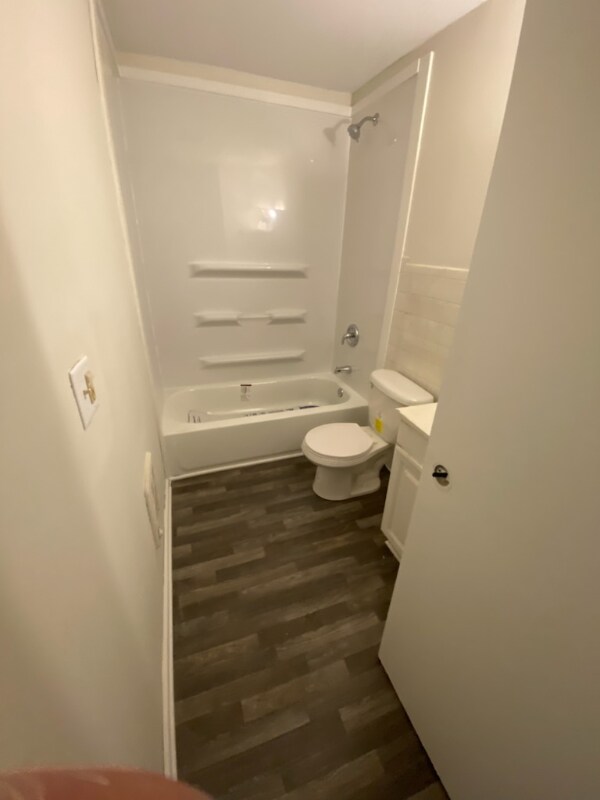 Building Photo - 924 E Willow St