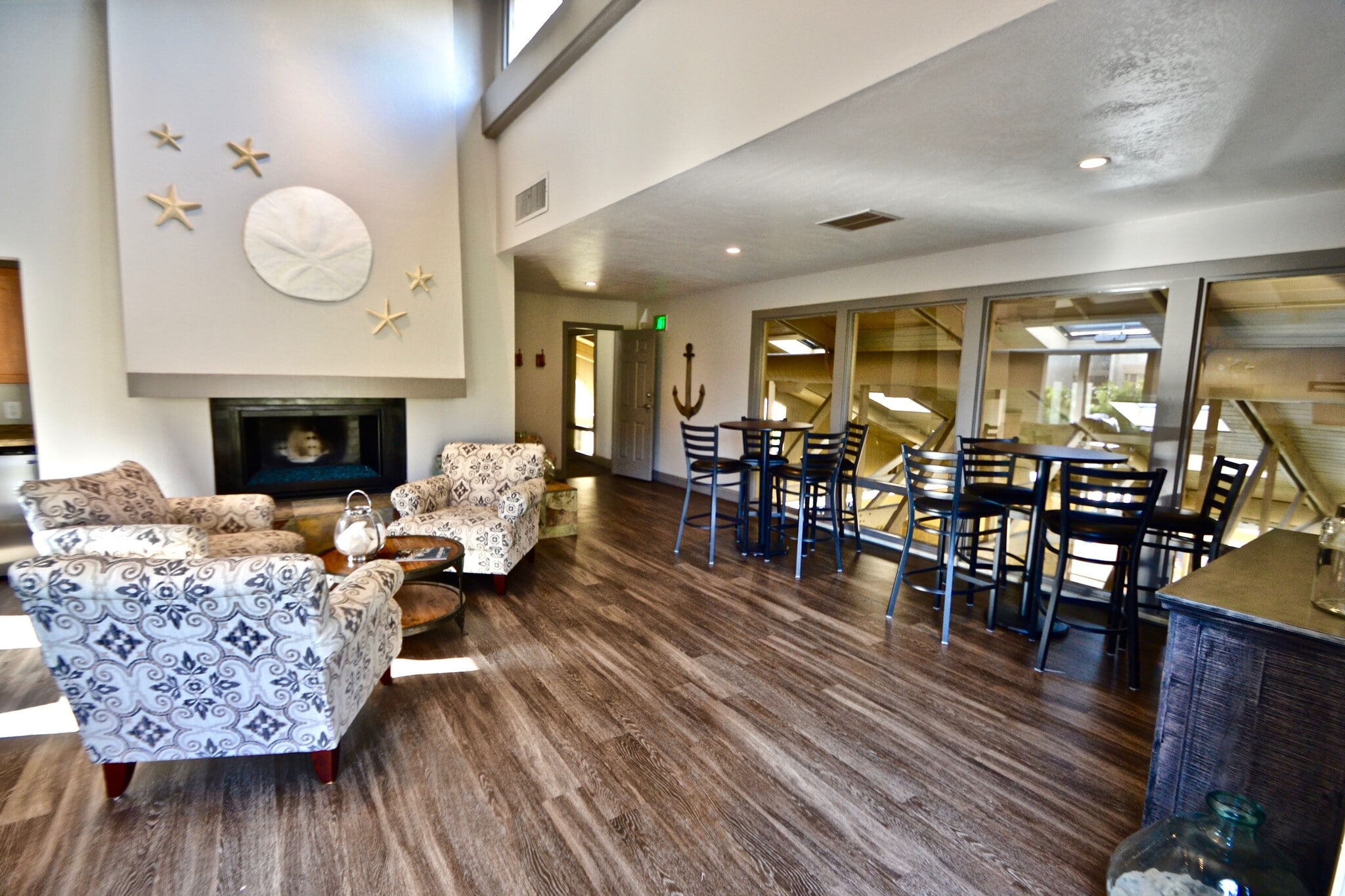 Building Photo - 300 Glenwood Cir