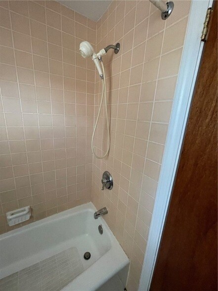 Building Photo - 214 E Spruce St