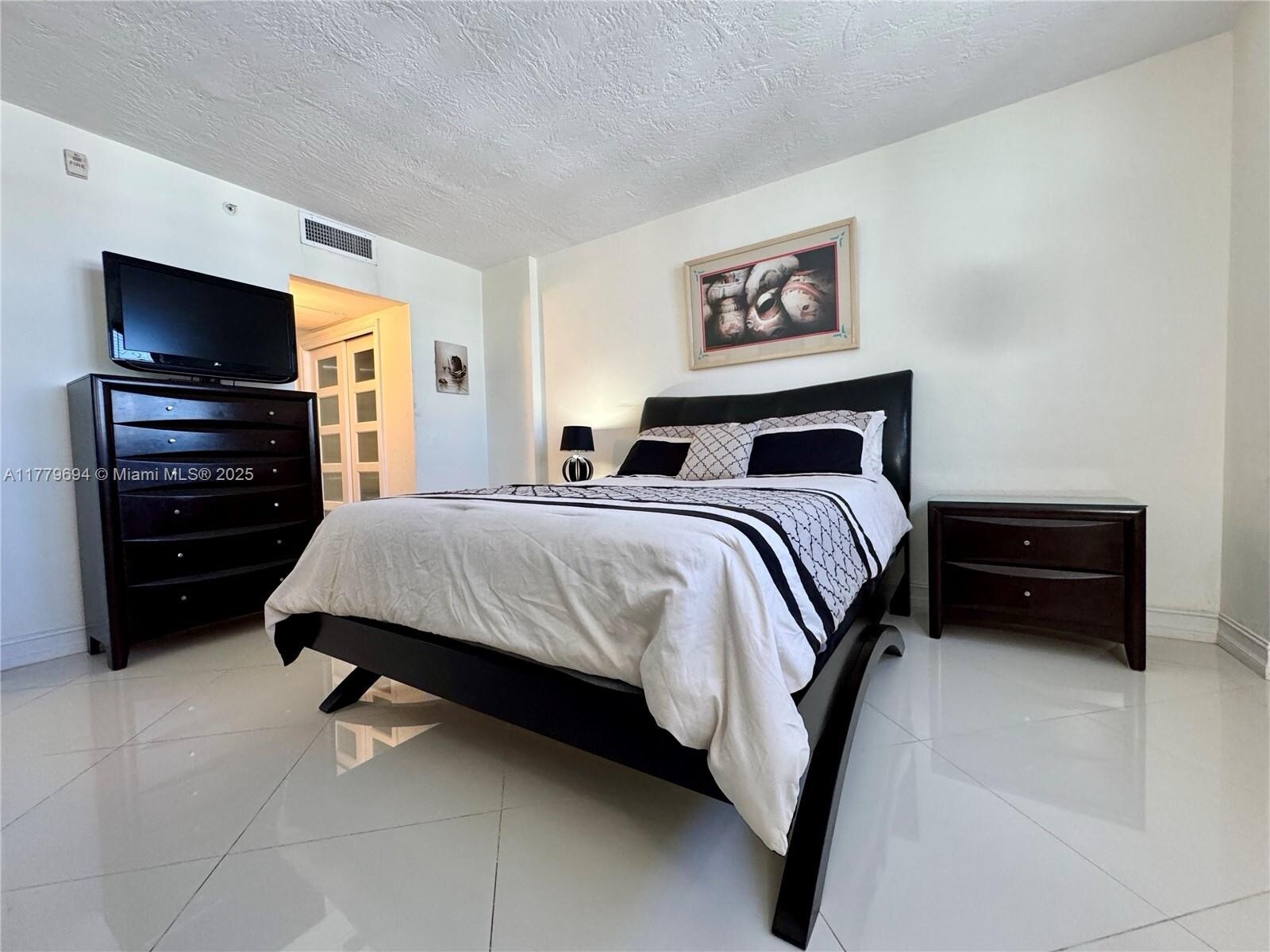 Building Photo - 3000 S Ocean Dr