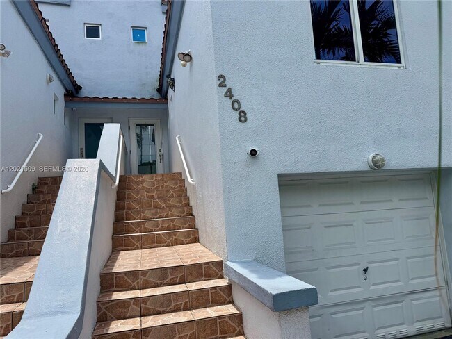 Building Photo - 2408 NE 135th St