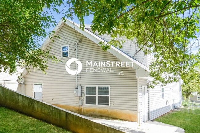 Building Photo - 4 Bedroom Pet-Friendly Home in LEAVENWORTH, KS with Main Street Renewal