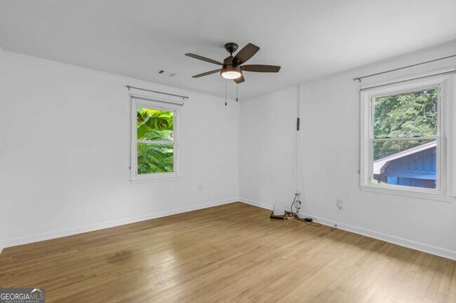 Building Photo - 844 Deckner Ave SW